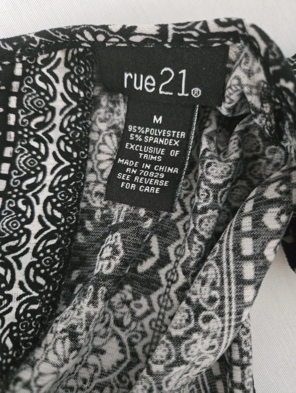 Rue 21 Vest/Kimono with Fringe Black size Medium
